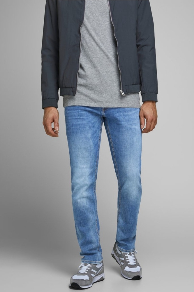 Jack & Jones blauwe heren jeans | Model vooraanzicht
