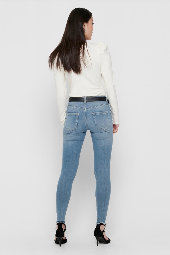 Only blauwe dames jeans | Model achteraanzicht