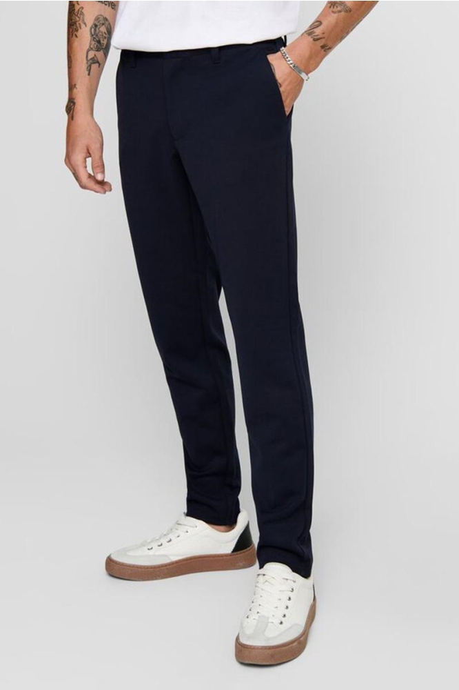 Only & Sons blauwe heren broek | Model vooraanzicht