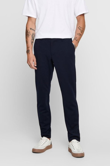 Only & Sons blauwe heren broek | Model vooraanzicht