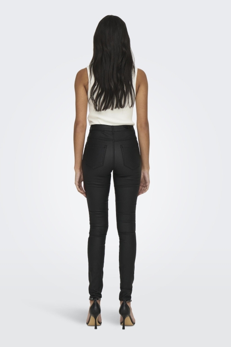 Only zwarte dames broek | Model achteraanzicht