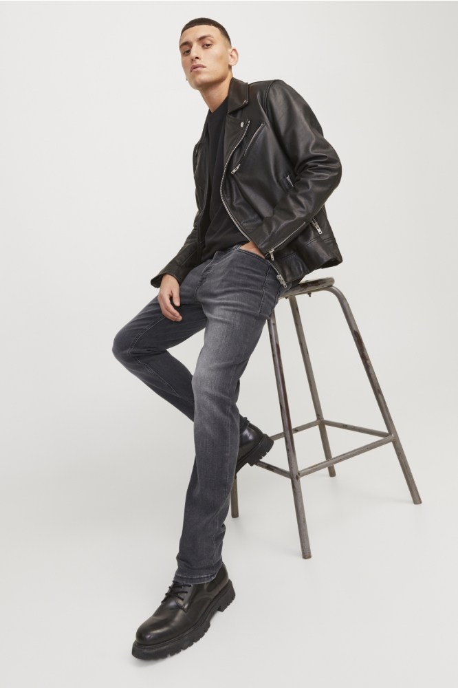 Jack & Jones zwarte heren jeans | Model vooraanzicht