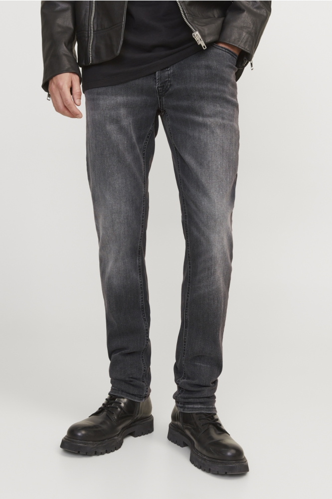 Jack & Jones zwarte heren jeans | Model