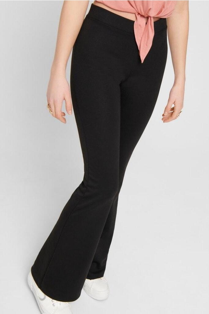 Only zwarte dames broek | Model vooraanzicht