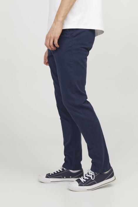 Jack & Jones blauwe heren broek | Model zijaanzicht