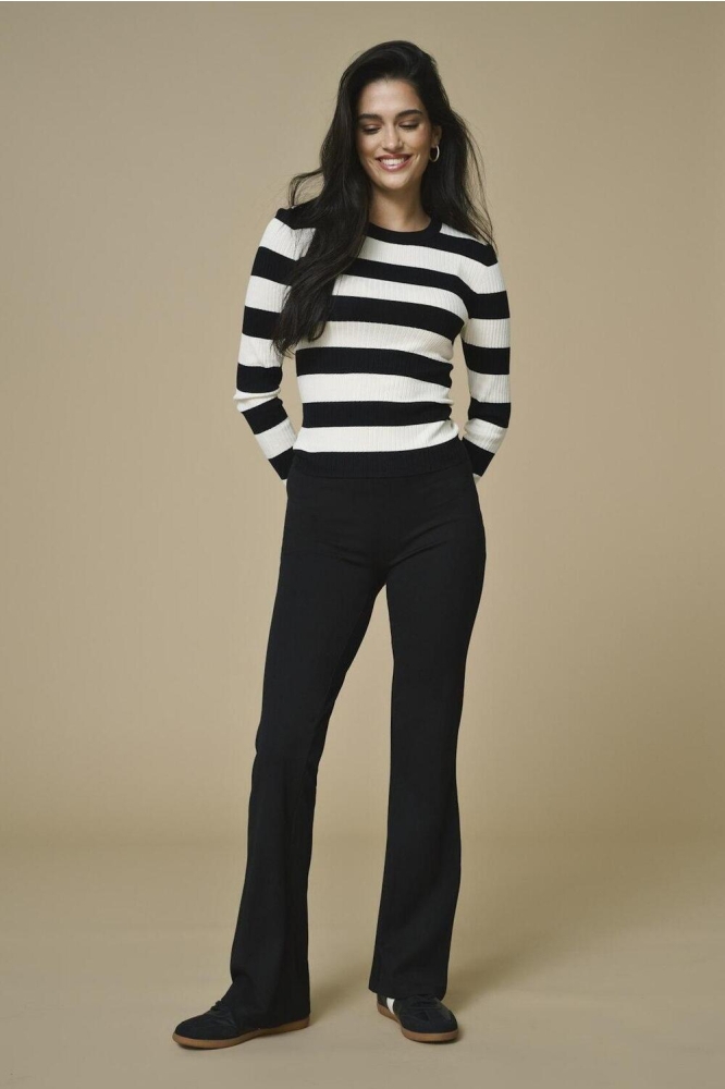 Jacqueline de Yong zwarte dames broek | Model