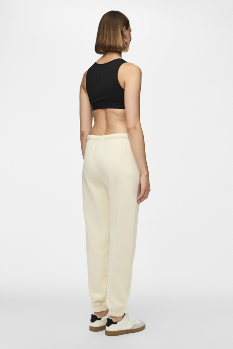 Pieces witte dames broek | Model achteraanzicht