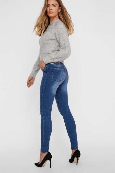 Vero Moda blauwe dames jeans | Model zijaanzicht