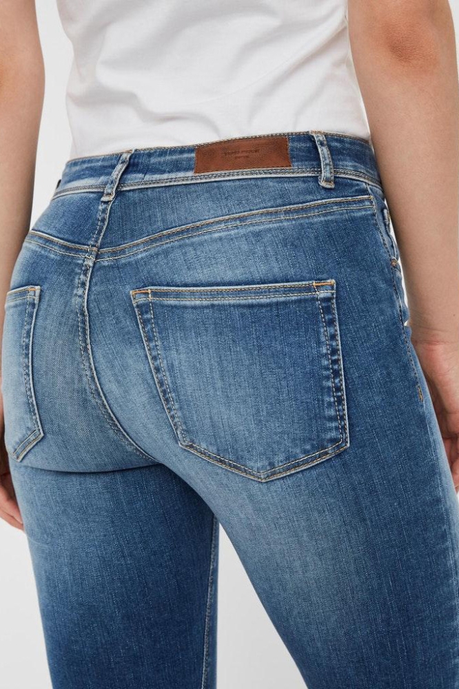Vero Moda blauwe dames jeans | Close up