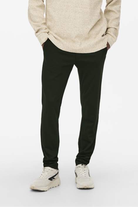 Only & Sons groene heren broek | Model vooraanzicht