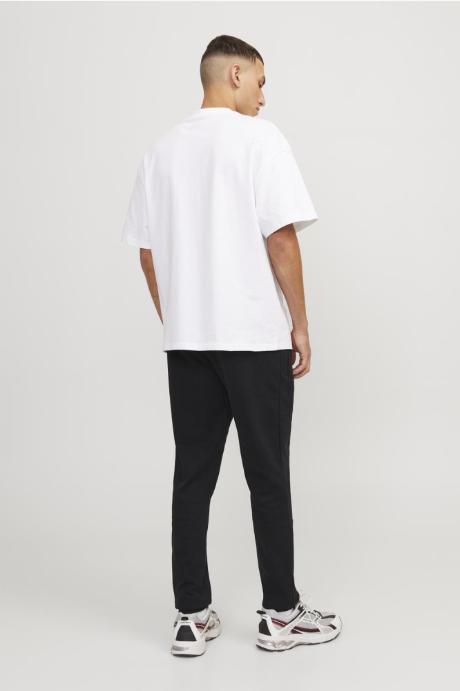 Jack & Jones zwarte heren broek | Model achteraanzicht