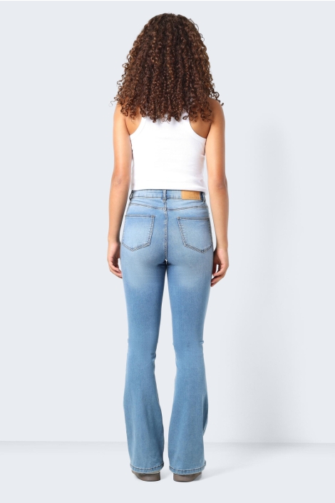 Noisy may blauwe dames jeans | Model achteraanzicht