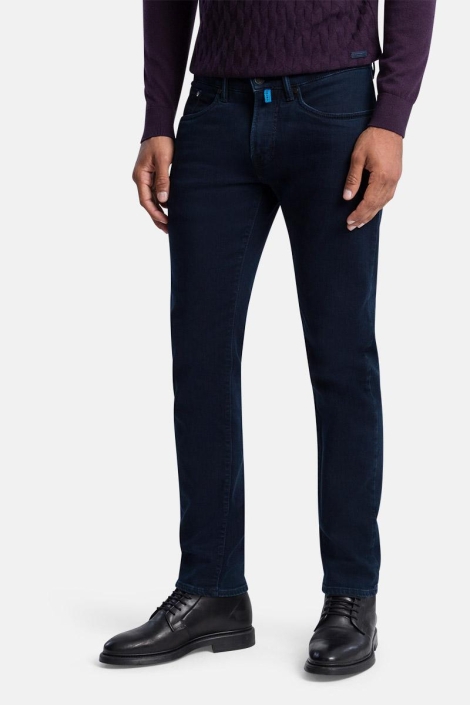 Pierre Cardin blauwe heren jeans | Model vooraanzicht