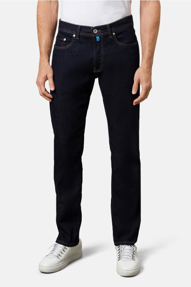 Pierre Cardin blauwe heren jeans | Model vooraanzicht