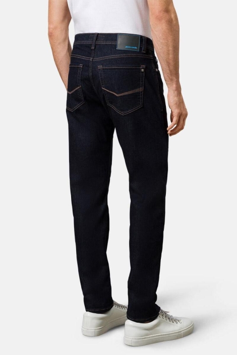 Pierre Cardin blauwe heren jeans | Model achteraanzicht