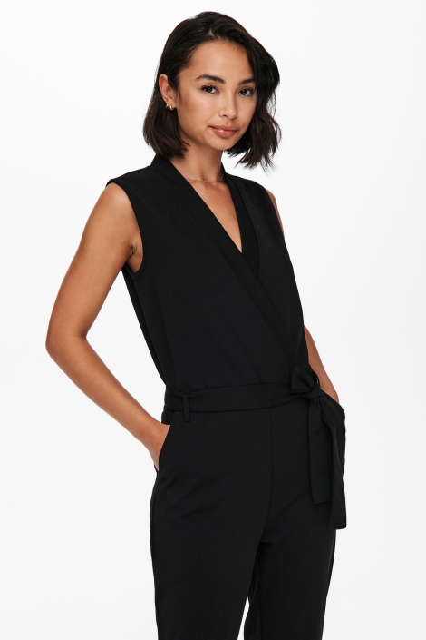 Jacqueline de Yong zwarte dames jumpsuit | Close up