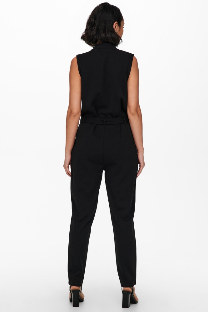 Jacqueline de Yong zwarte dames jumpsuit | Model achteraanzicht