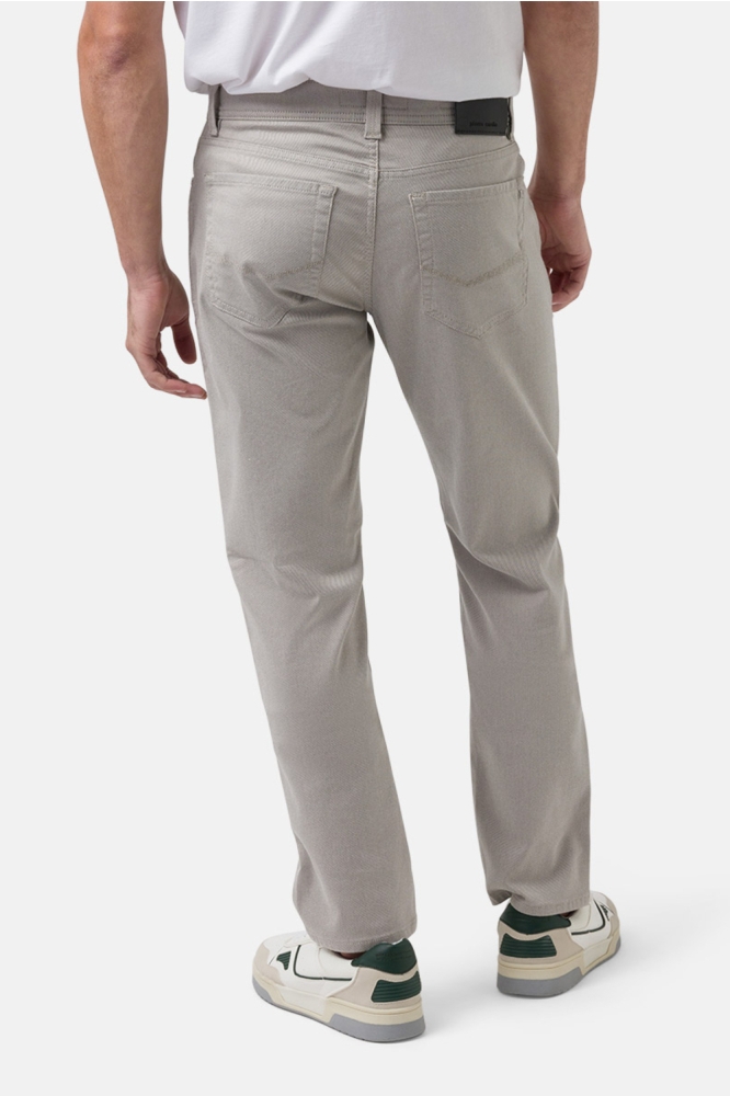 Pierre Cardin beige heren broek | Model achteraanzicht