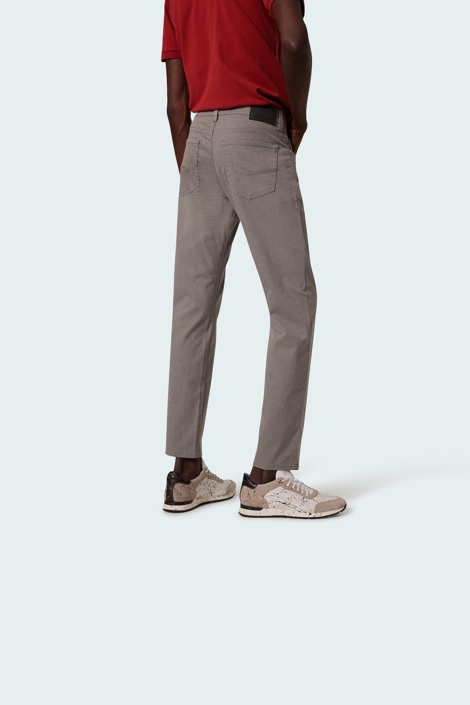 Pierre Cardin grijze heren broek | Model zijaanzicht