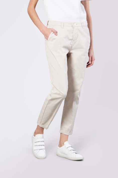 Mac beige dames broek | Model vooraanzicht