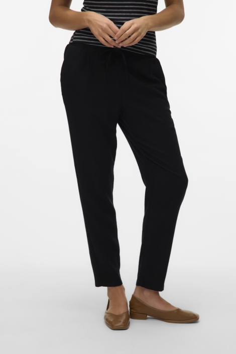 Vero Moda zwarte dames broek | Model vooraanzicht