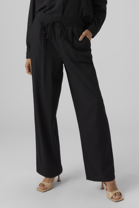 Vero Moda zwarte dames broek | Model vooraanzicht