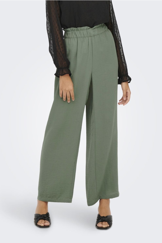 Jacqueline de Yong groene dames broek | Model vooraanzicht