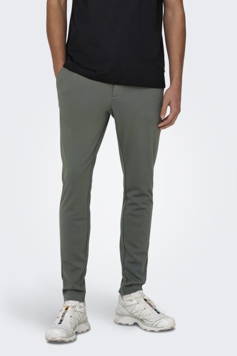 Only & Sons grijze heren broek | Model vooraanzicht