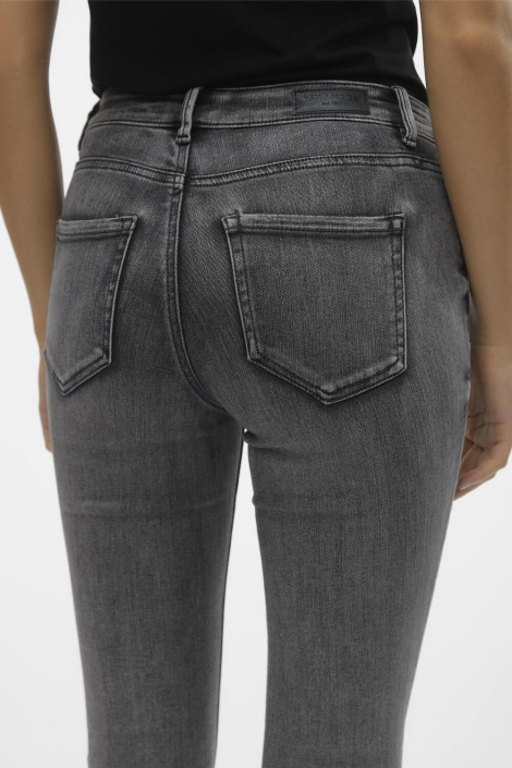 Vero Moda grijze dames jeans | Model achteraanzicht