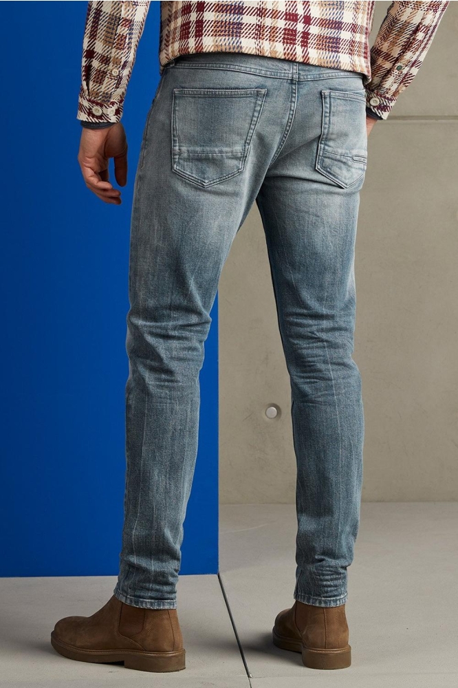 Cast Iron blauwe heren jeans | Model achteraanzicht