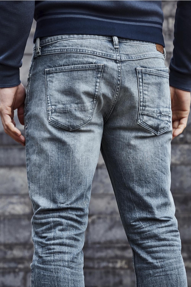 Cast Iron blauwe heren jeans | Sfeerbeeld, In situatie
