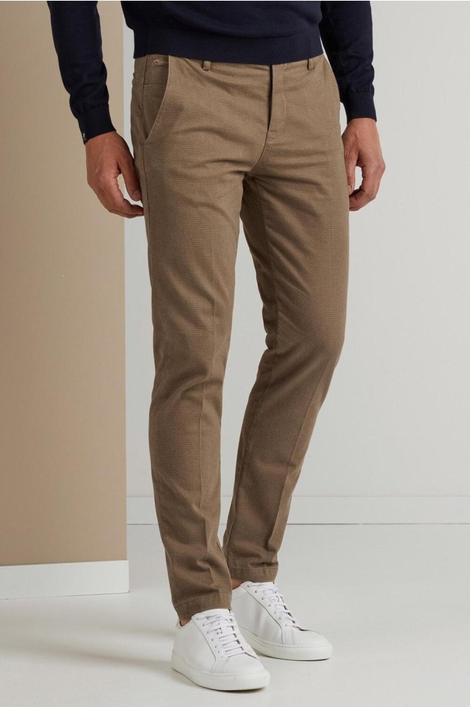 Vanguard camel heren broek | Model vooraanzicht