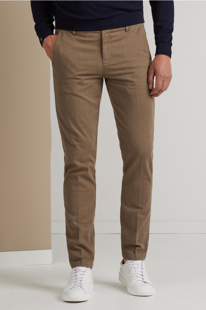 Vanguard camel heren broek | Model vooraanzicht