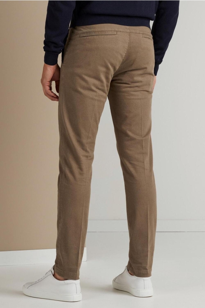 Vanguard camel heren broek | Model achteraanzicht