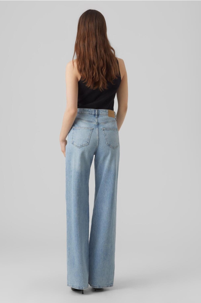 Vero Moda blauwe dames jeans | Model achteraanzicht
