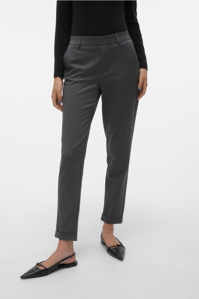 Vero Moda grijze dames broek | Model vooraanzicht
