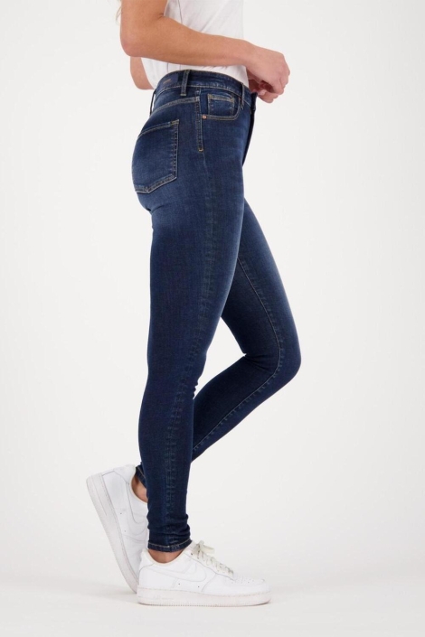 Raizzed blauwe dames jeans | Model zijaanzicht