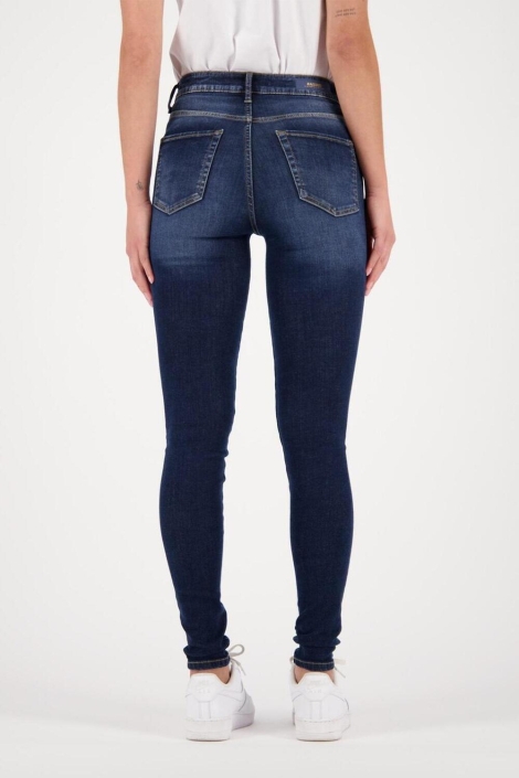 Raizzed blauwe dames jeans | Model achteraanzicht