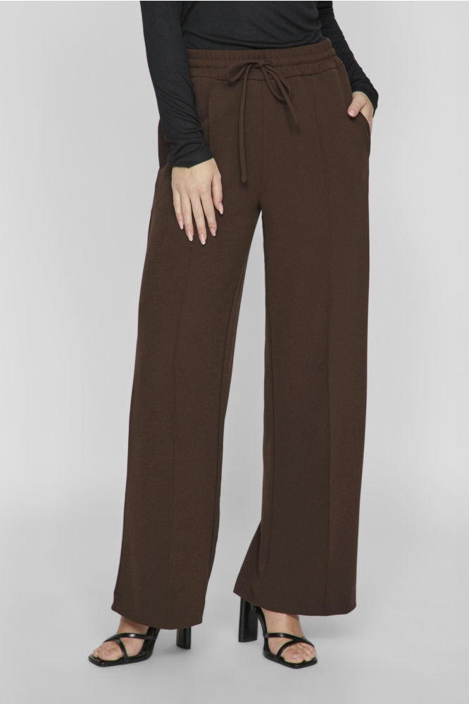 Vila bruine dames broek | Model vooraanzicht