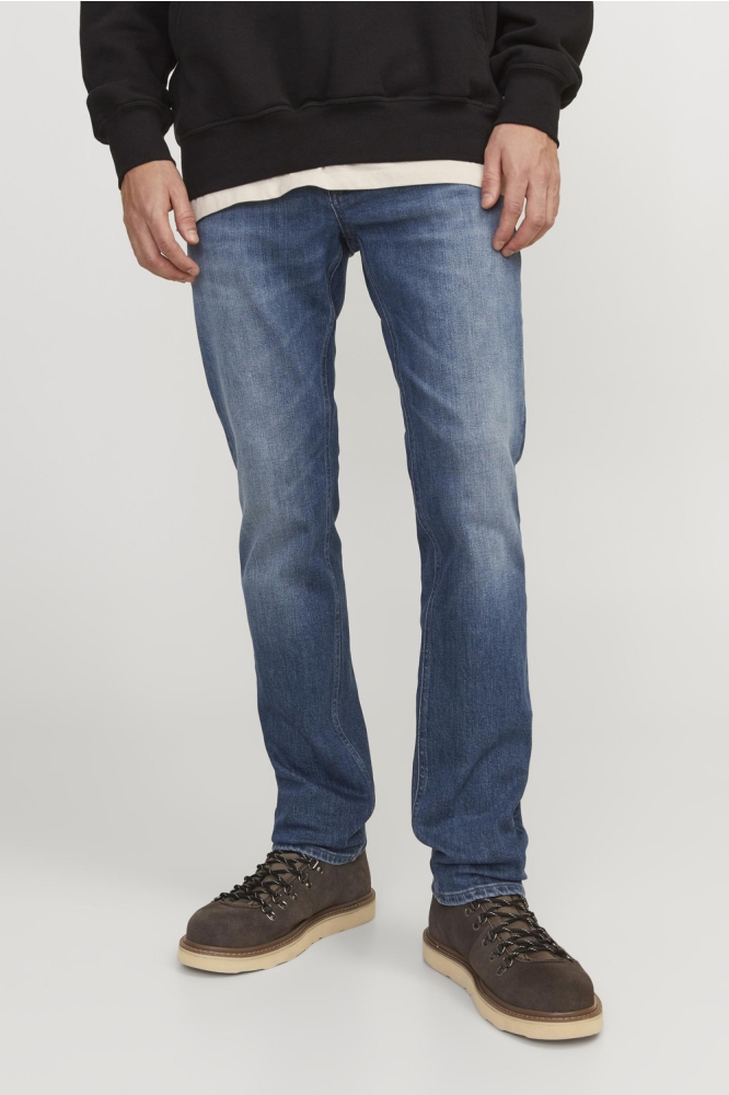 Jack & Jones blauwe heren jeans | Model vooraanzicht