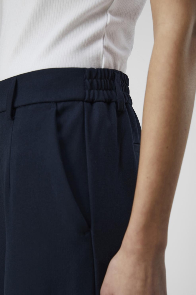 Object blauwe dames broek | Close up