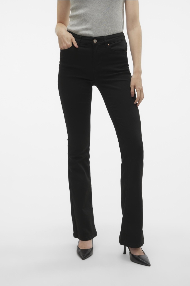 Vero Moda zwarte dames jeans | Model vooraanzicht