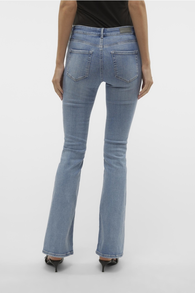 Vero Moda blauwe dames jeans | Model achteraanzicht