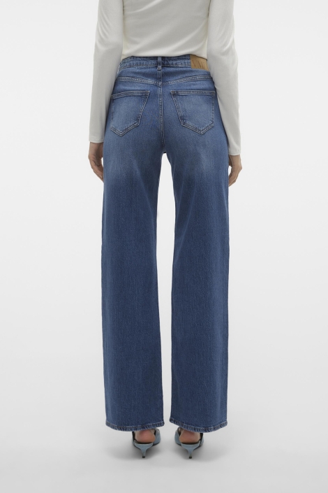 Vero Moda blauwe dames jeans | Model achteraanzicht