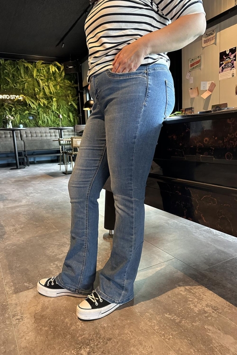 Red Button blauwe dames jeans | Sfeerbeeld, In situatie