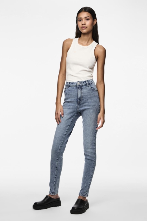 Pieces blauwe dames jeans | Model
