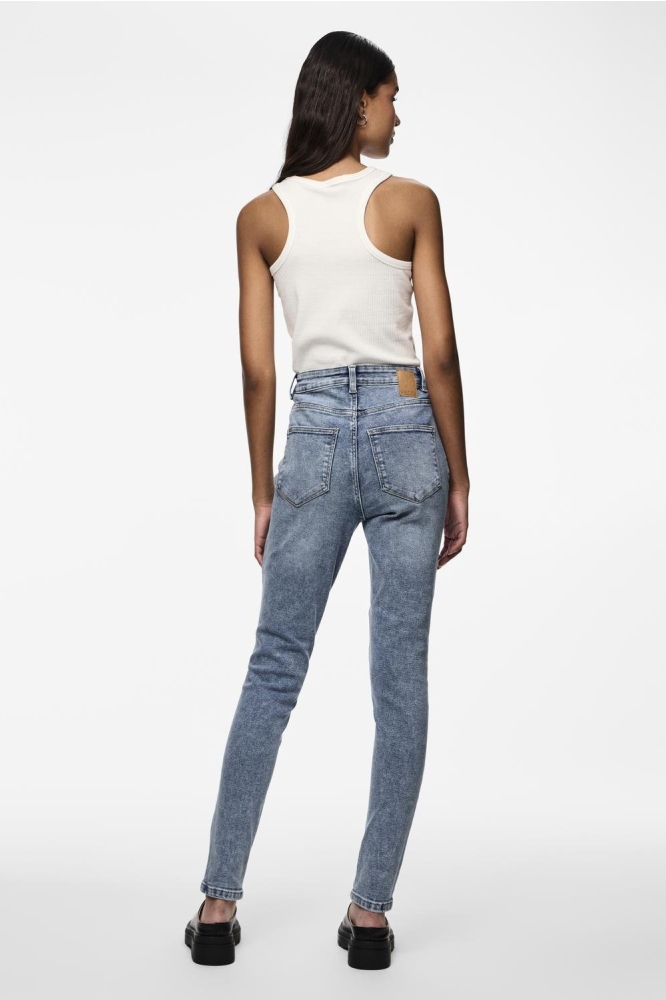 Pieces blauwe dames jeans | Model