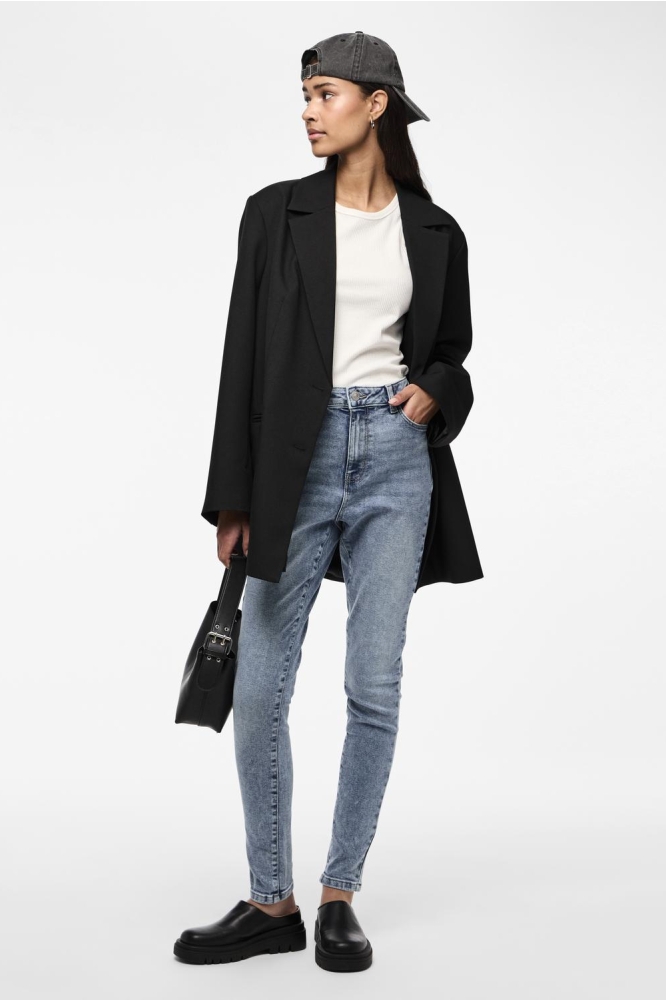 Pieces blauwe dames jeans | Model