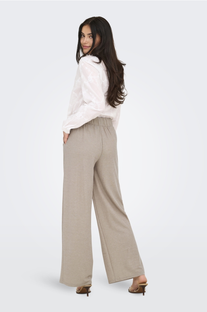 Jacqueline de Yong beige dames broek | Model achteraanzicht