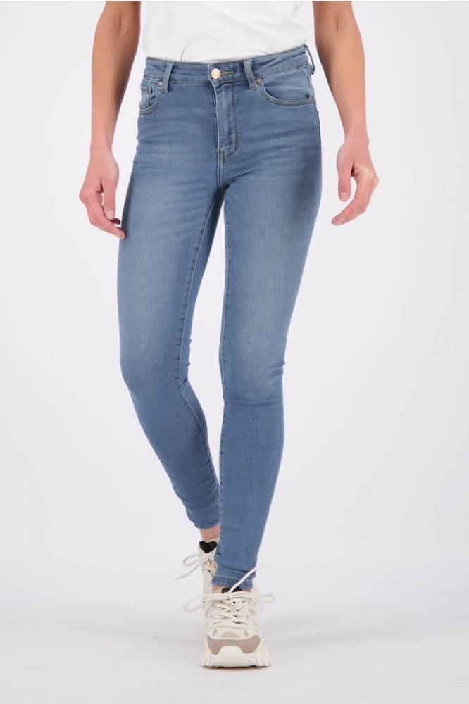 Raizzed blauwe dames jeans | Model vooraanzicht